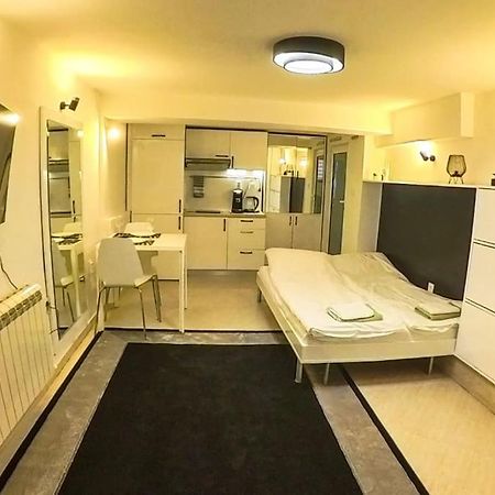 Studio With Courtyard Just Steps Away Vitosha Str Sofia Buitenkant foto
