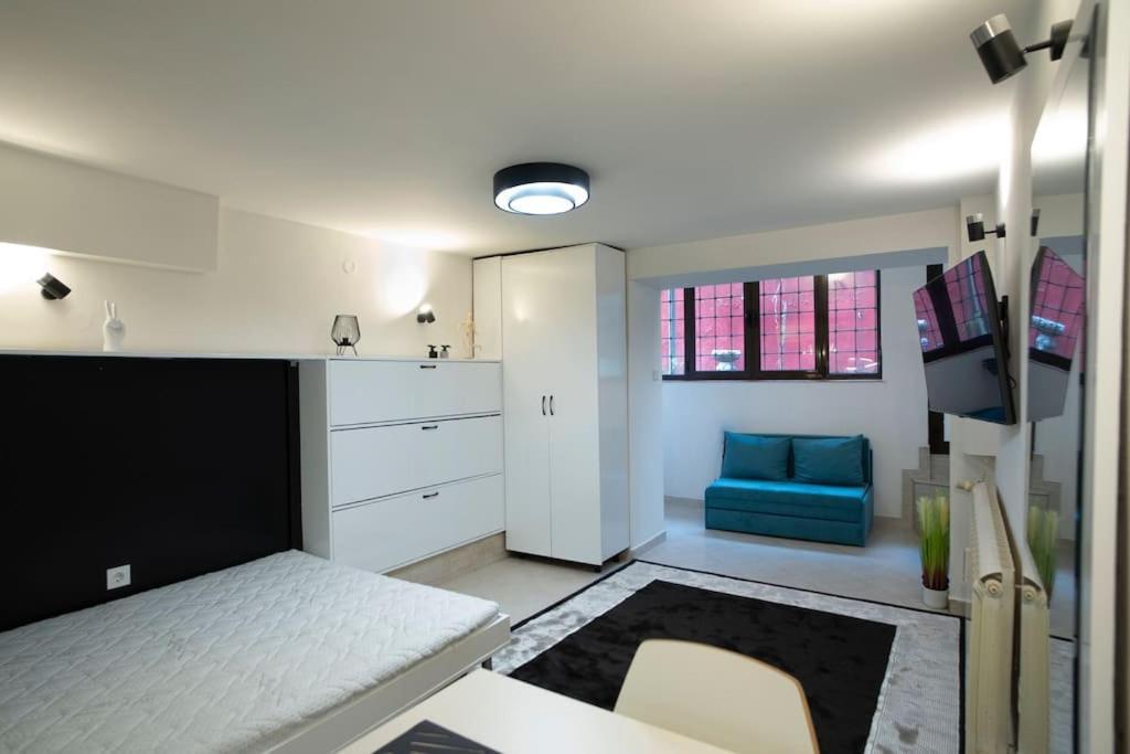 Studio With Courtyard Just Steps Away Vitosha Str Sofia Buitenkant foto