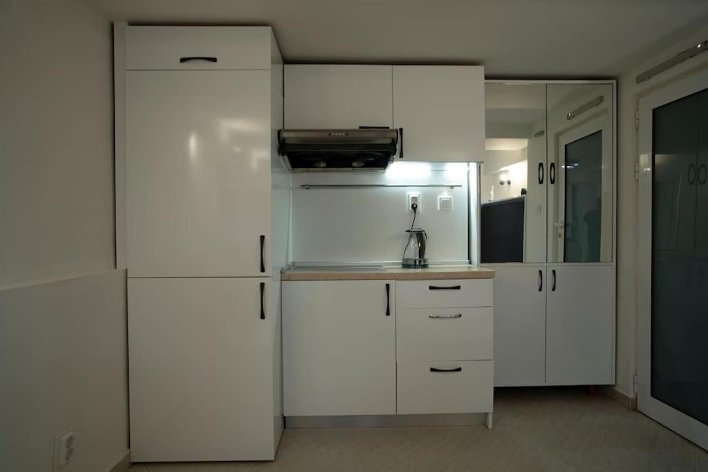 Studio With Courtyard Just Steps Away Vitosha Str Sofia Buitenkant foto
